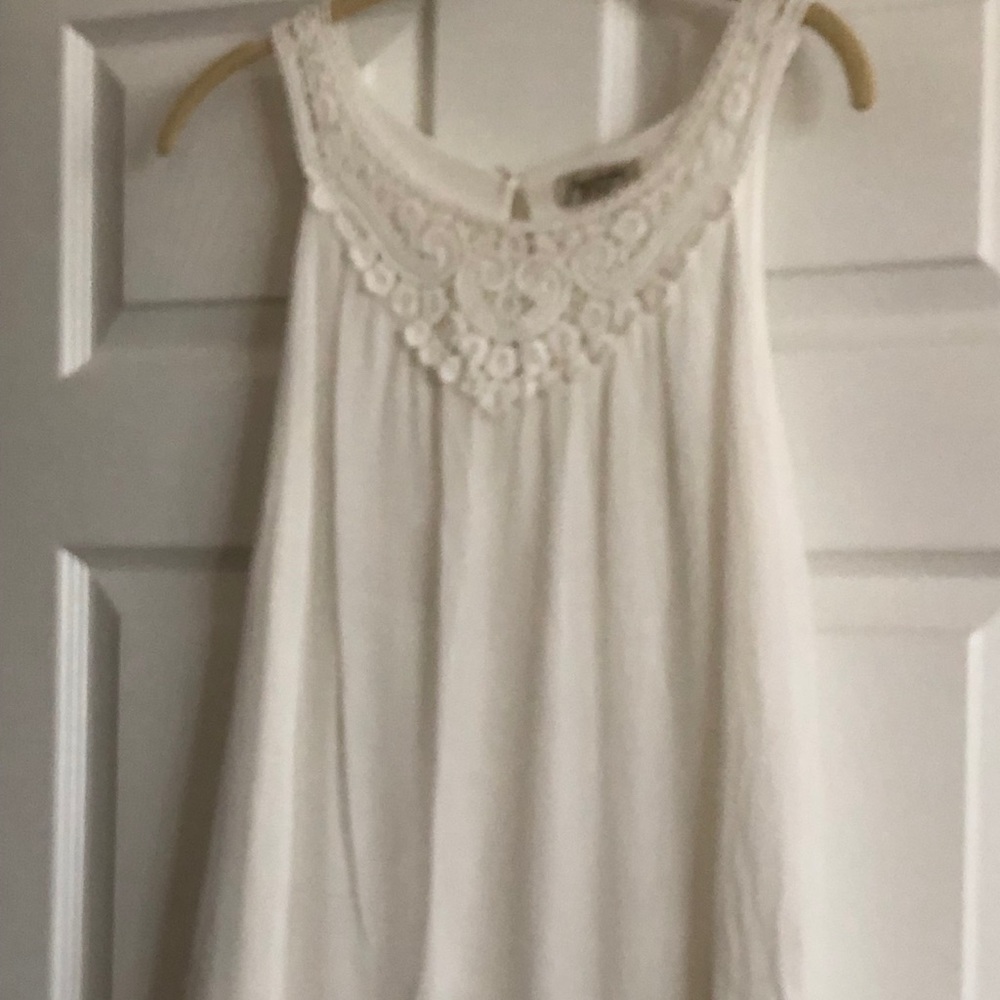 Via Signoria Tank Top with Embroidered Pattern